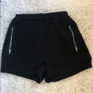 Aritzia Babaton Arrow Shorts